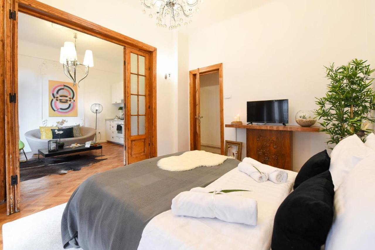 Love.Travel.Explore ♥️Apt W/ Balcony In Old Town Apartment Bucureşti Exterior foto