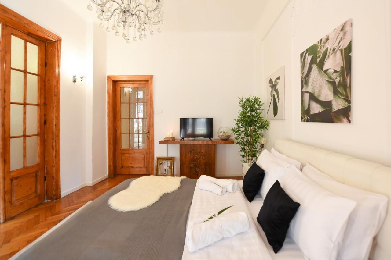 Love.Travel.Explore ♥️Apt W/ Balcony In Old Town Apartment Bucureşti Exterior foto