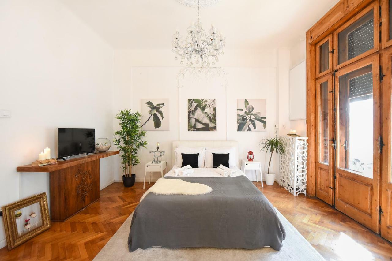 Love.Travel.Explore ♥️Apt W/ Balcony In Old Town Apartment Bucureşti Exterior foto